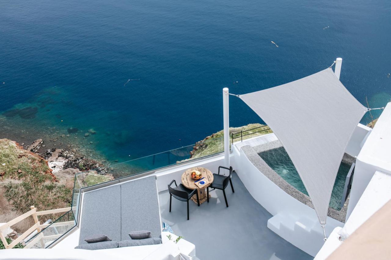 Deluxe One-Bedroom Cave Villa Outdoor Hot Tub Caldera View,789357060:JPEG